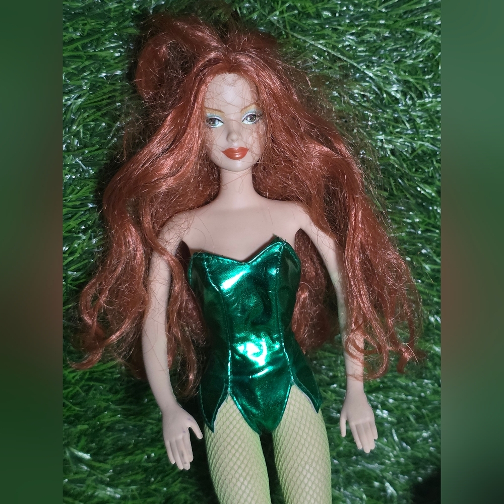 1991 DC COMICS Poison IVY BARBIE DOLL